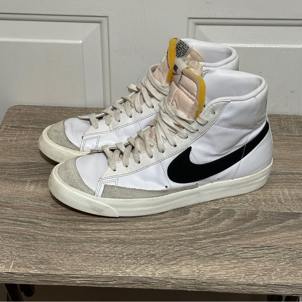 Nike Blazer Mid 77 Vintage White Black‎ Swoosh Men’s Size 10 BQ6806-100 GUC